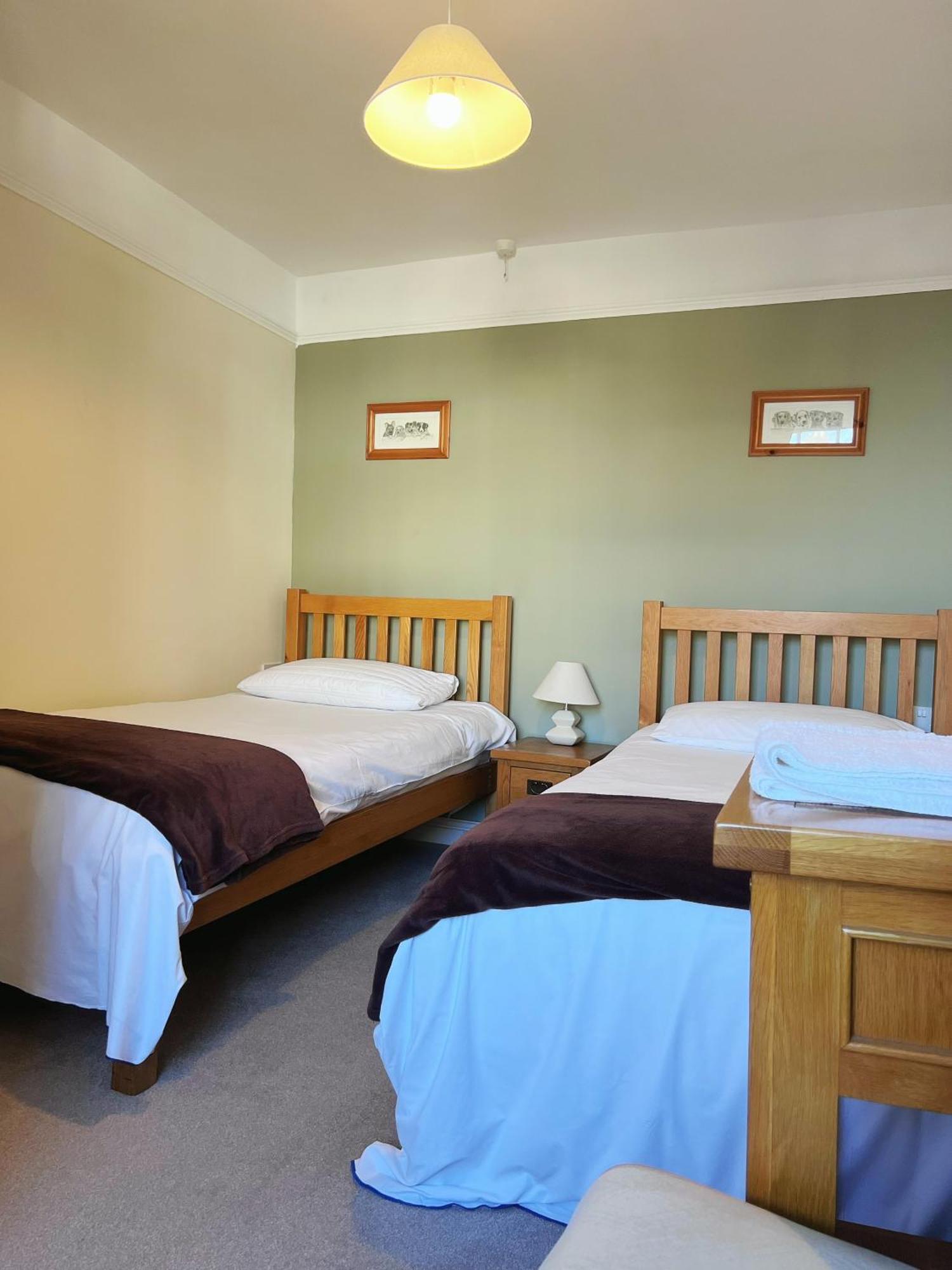 The Crown Hotel Corwen Dış mekan fotoğraf