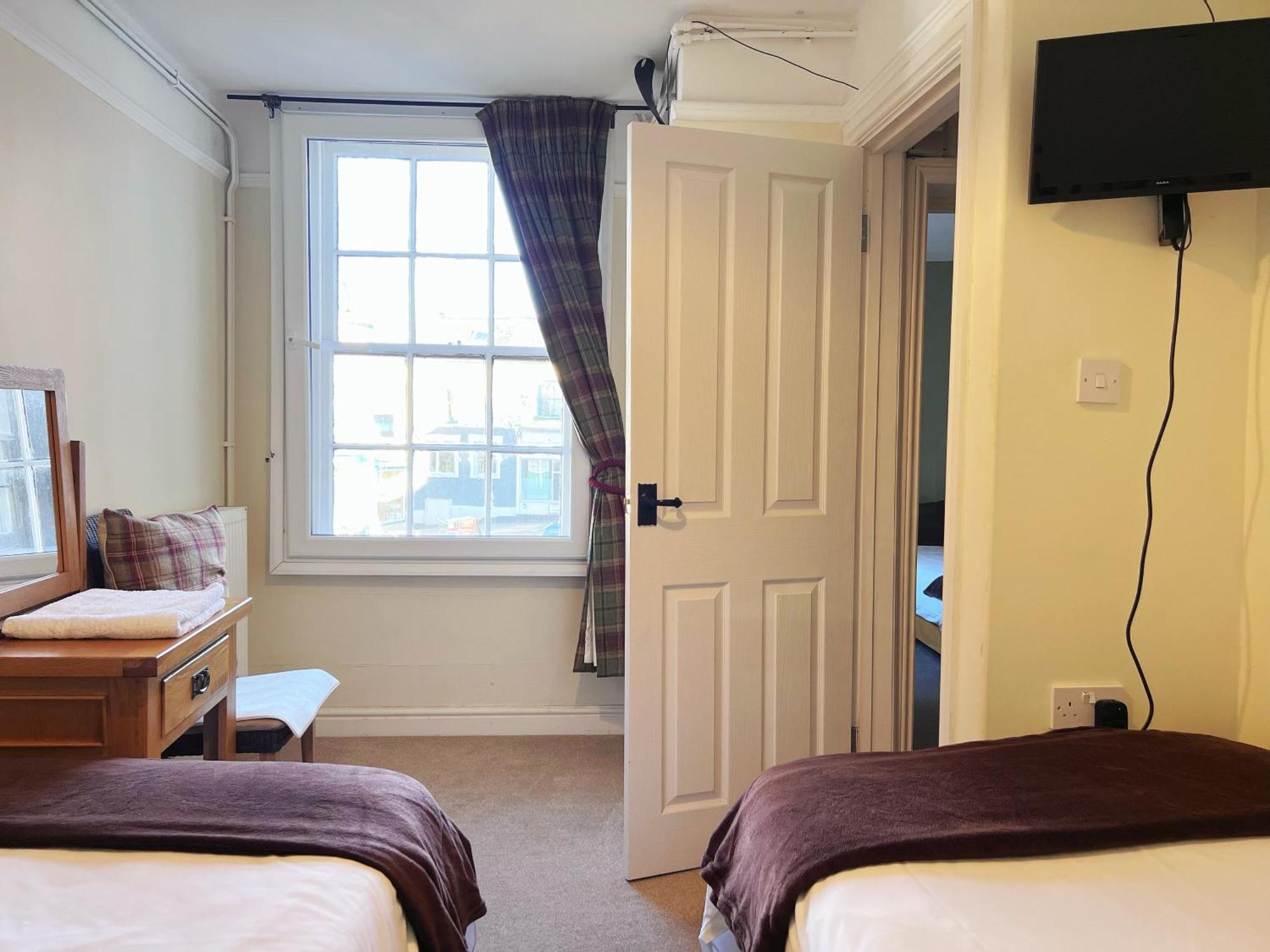 The Crown Hotel Corwen Dış mekan fotoğraf