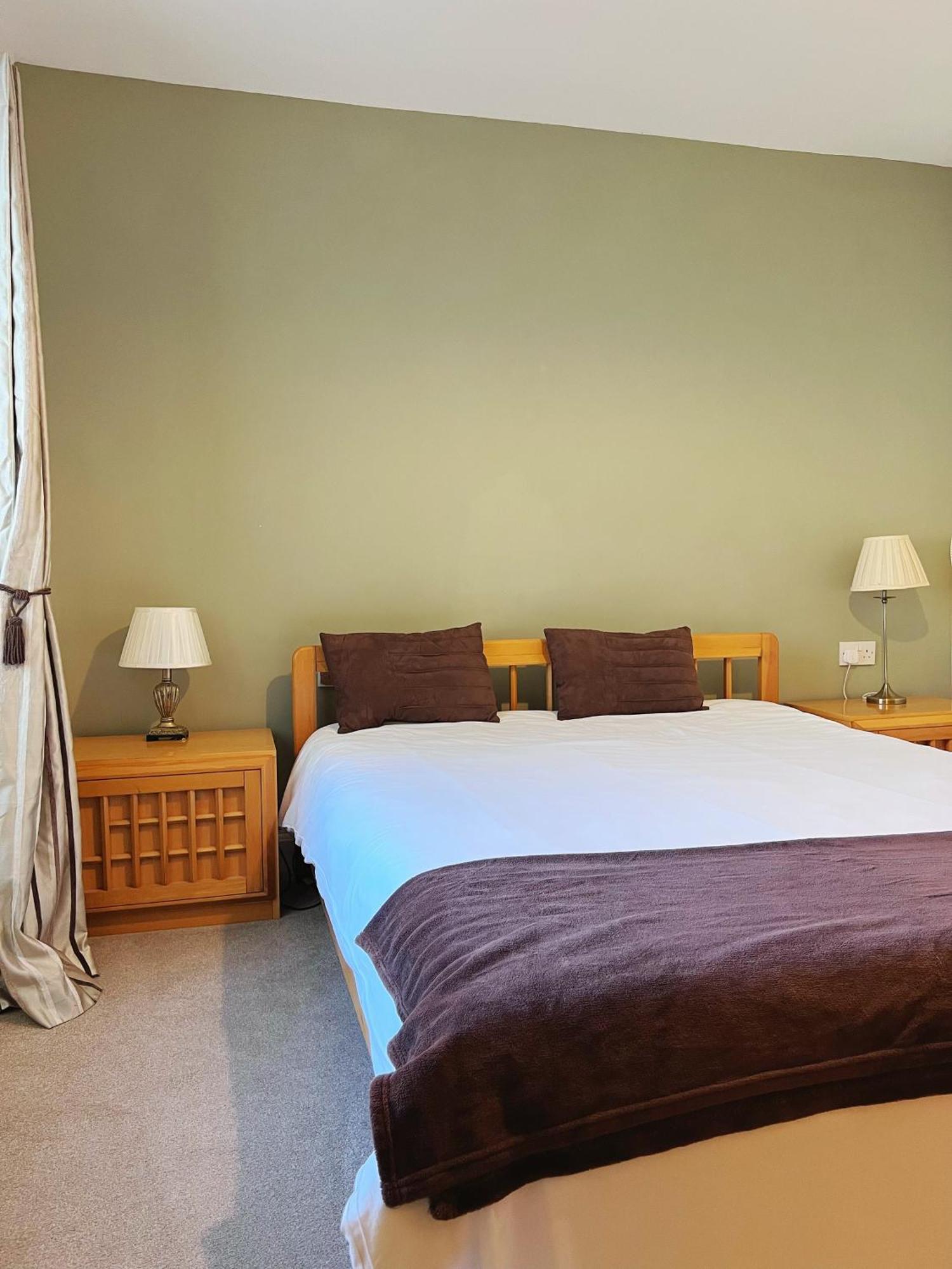 The Crown Hotel Corwen Dış mekan fotoğraf
